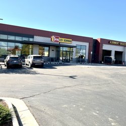 Les Schwab Tire Center - Storefront photo.