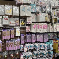 Dollar Zone Plus - Cake toppers and candles