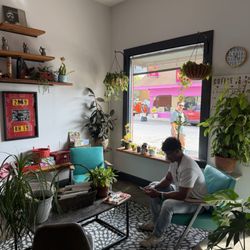 Petite Rouge Cafe 