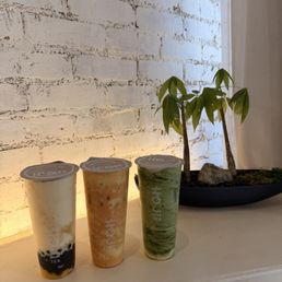 Fresh peach mango blended, thai tea, hoji matcha blended Fresh peach mango blended, thai tea, hoji matcha blended
