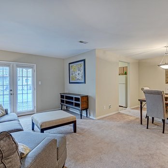 Southgate - Living Room at Southgate Apartments in Greenville, NC - Apartments Near Me - Greenville, North Carolina Southgate - Living Room at Southgate Apartments in Greenville, NC - Apartments Near Me - Greenville, North Carolina