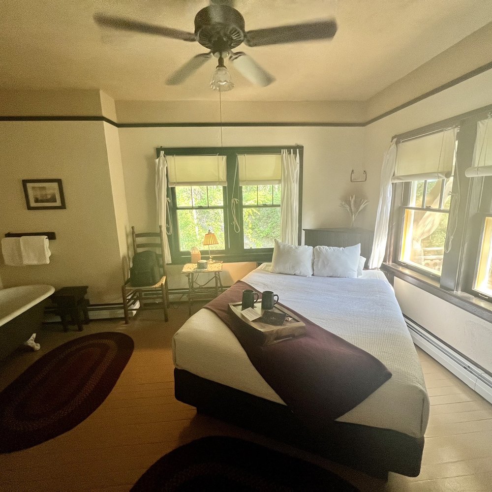 Belton Chalet - Honeymoon Room - Hotels Near Me - West Glacier, Montana