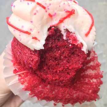 Les Glaceurs - red velvet cupcake - Desserts Near Me - Montreal, Quebec Les Glaceurs - red velvet cupcake - Desserts Near Me - Montreal, Quebec
