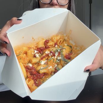 Von's 1000 Spirits - Tuscan Chicken Pasta 10/10 - New American Near Me - Seattle, Washington Von's 1000 Spirits - Tuscan Chicken Pasta 10/10 - New American Near Me - Seattle, Washington