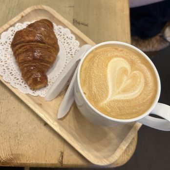R Cafe & Tea Boutique - vanilla latte & Plain Croissant - Coffee & Tea Near Me - New Rochelle, New York