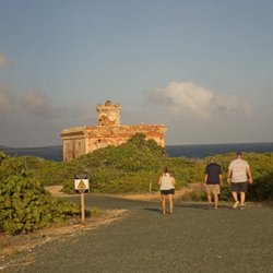 Puerto Ferro Lighthouse - Walking down to the lighthouse from where you park.