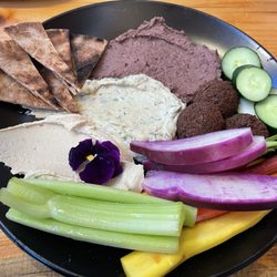 RMV Cellars - Hummus platter