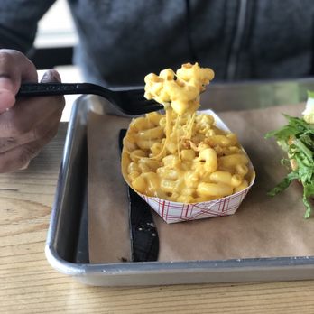 Earl's BBQ - Mac n cheese - Donuts Near Me - Chicago, Illinois