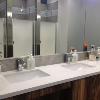 CorePower Yoga - Triangle - Great modern locker room and spacious dressing rooms! - Yoga Near Me - Austin, Texas