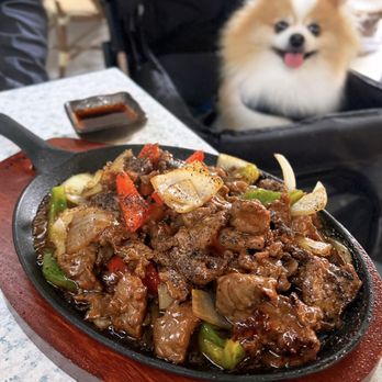 Dumpling Kitchen Noe Valley - 铁板黑椒牛肉 Sizzling Black Pepper Beef | $22.80 (covered dog-friendly patio) - Shanghainese Near Me - San Francisco, California