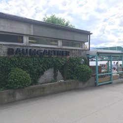 Konditorei Baumgartner - Großer Gastgarten direkt am See.