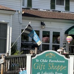 Ye Olde Farmhouse Gift Shoppe - sign