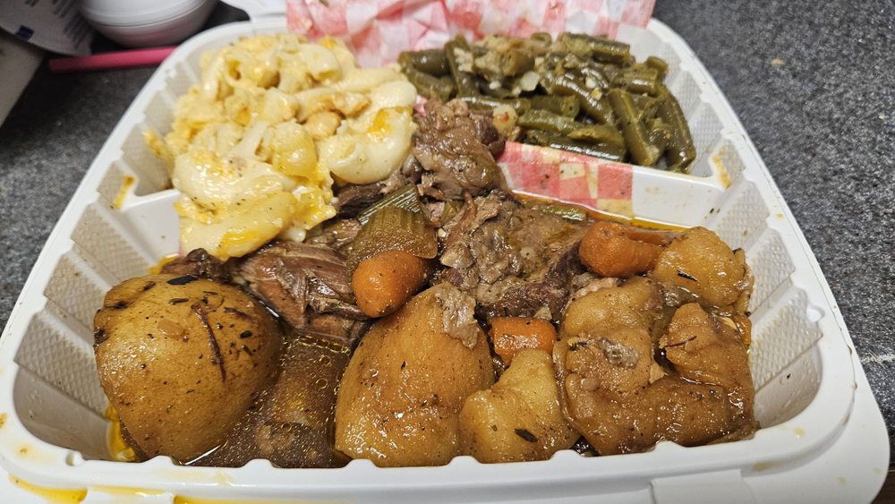 Muriel's Southern Comfort Food Logo