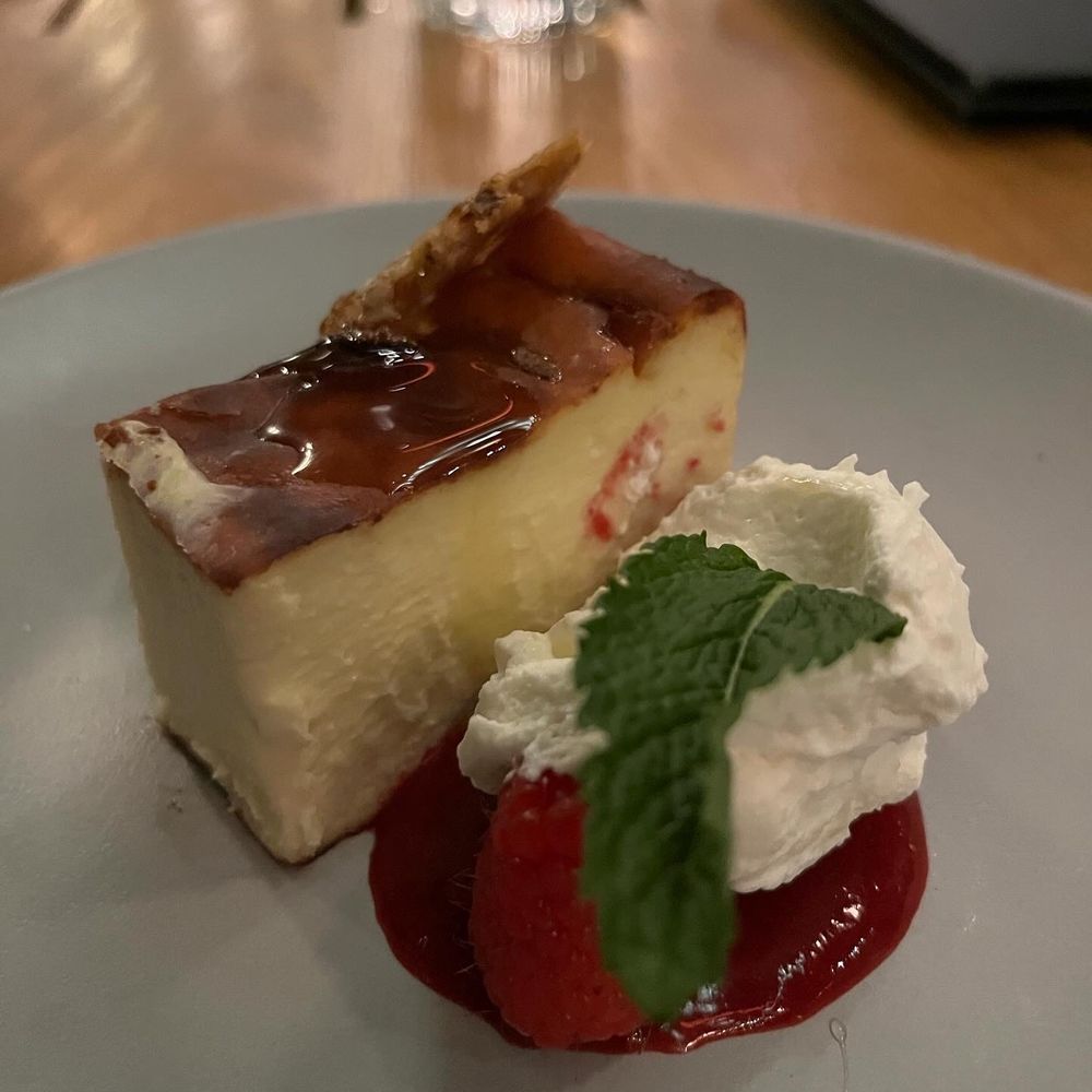 Earls Kitchen + Bar - Canadian (New) Near Me - North York, Ontario Earls Kitchen + Bar - Canadian (New) Near Me - North York, Ontario