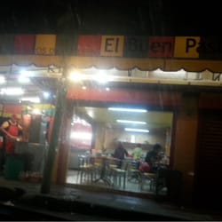 Taquería El Buen Pastor - El buen pastor, bajo la lluvia.