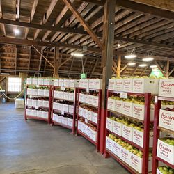 Larsen Apple Barn - Apple warehouse
