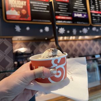 Salt & Straw - Peppermint bark kids scoop - Desserts Near Me - San Jose, California Salt & Straw - Peppermint bark kids scoop - Desserts Near Me - San Jose, California
