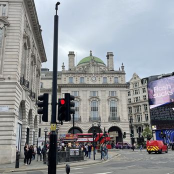 Piccadilly Circus - Landmarks & Historical Buildings Near Me - London, XGL