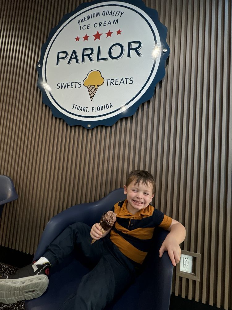 Parlor Sweets & Treats Logo