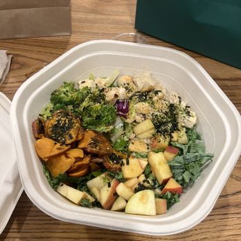 sweetgreen - Healthy Salads, Wraps, and Bowls - create your own - Salad Near Me - Walnut Creek, California sweetgreen - Healthy Salads, Wraps, and Bowls - create your own - Salad Near Me - Walnut Creek, California