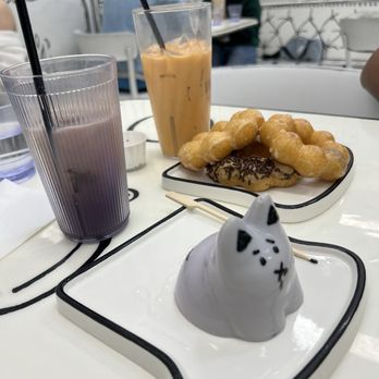 2d Restaurant - Food - Donuts Near Me - Chicago, Illinois