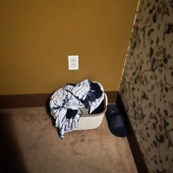 Karma Wellness - Little bin to place your items before massage!