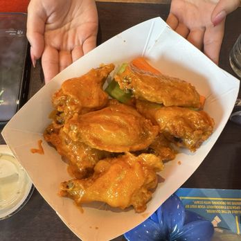 Atlas Brew Works - Buffalo wings - great portion size - Brewpubs Near Me - Alexandria, Virginia