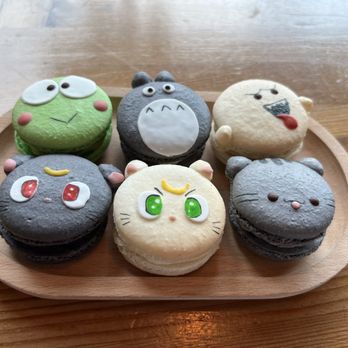 Crackle Creme - Anime macarons - Desserts Near Me - Vancouver, British Columbia