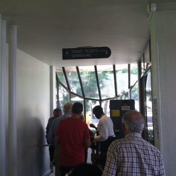 Vela Latina - An attempt to fix the turnstile. - Diners Near Me - Lisbon, 11