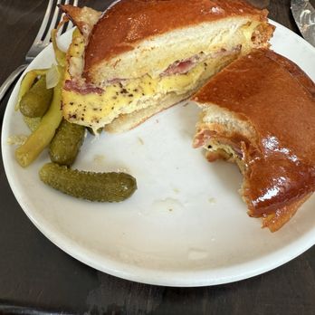 Chez Ma Tante - Egg sandwich add bacon - New American Near Me - Brooklyn, New York