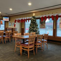 Pizza Hut - Dining area