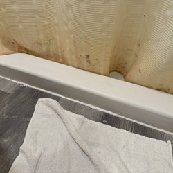 Candlestone Inn & Golf - Shower curtain mold