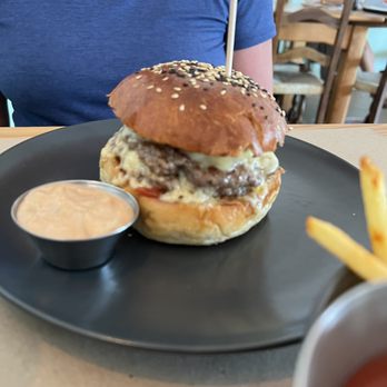 Three Little Birds - Retro burger side view. Sorry about the less than perfect image. - American Near Me - Sagres, 08