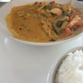 Ruk Sushi & Thai - Spicy coconut chicken curry - Thai Near Me - Chicago, Illinois Ruk Sushi & Thai - Spicy coconut chicken curry - Thai Near Me - Chicago, Illinois