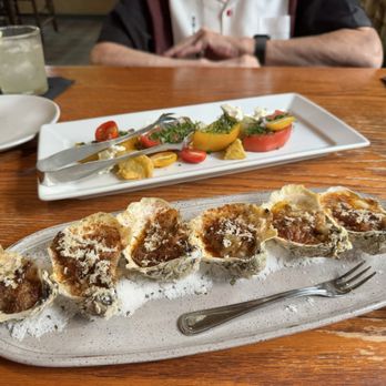RT Lodge - Foreground: ROASTED OYSTERS Background: HEIRLOOM TOMATO SALAD - Hotels Near Me - Maryville, Tennessee RT Lodge - Foreground: ROASTED OYSTERS Background: HEIRLOOM TOMATO SALAD - Hotels Near Me - Maryville, Tennessee
