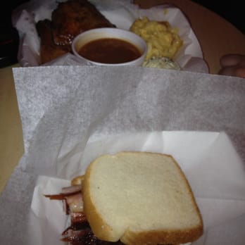 Bullet's Sports Bar - Mmmmmm. - Sports Bars Near Me - New Orleans, Louisiana