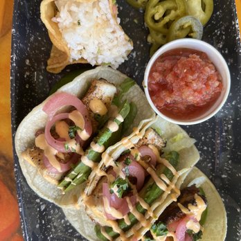 Cheeseburger In Paradise - Blackened Fish Tacos - Burgers Near Me - Honolulu, Hawaii