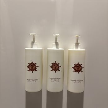 McMenamins Anderson School - Shower (shampoo, conditioner, soap) - Hotels Near Me - Bothell, Washington McMenamins Anderson School - Shower (shampoo, conditioner, soap) - Hotels Near Me - Bothell, Washington