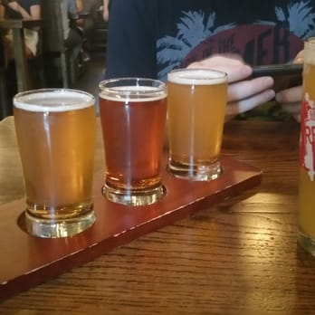 Mad For Chicken Flushing - Beer sampler - Korean Near Me - Flushing, New York