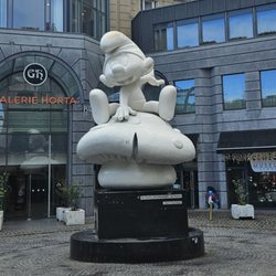 Moof Museum - Smurf statue