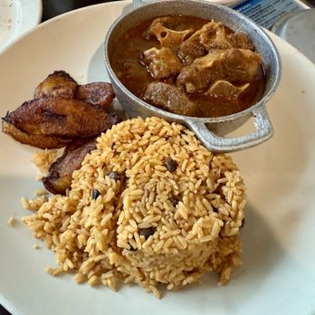 Mis Raices Restaurant - Oxtail/Rabo Encendido with Maduros and Arroz con Gandules - Puerto Rican Near Me - Teaneck, New Jersey