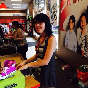 Famous footwear customer service number Clearance