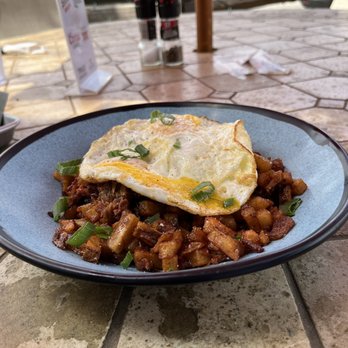 The Tipsy Oak - Brisket hash - Gastropubs Near Me - Arlington, Texas The Tipsy Oak - Brisket hash - Gastropubs Near Me - Arlington, Texas