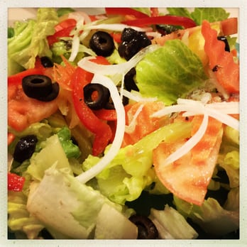 Amina Pizzeria - Green salad. Look at all those colors! - Pizza Near Me - Honolulu, Hawaii
