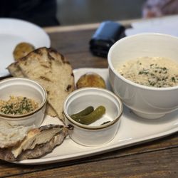 Jekyll & Tide - Cheese and Onion Fondue'