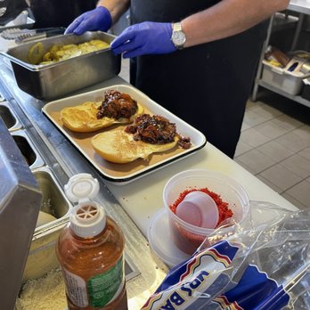 Burnt Bean- Seguin - Making brisket sandwiches for people in front of us. - Barbeque Near Me - Seguin, Texas