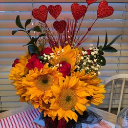 Giant Eagle - Sunflower and red rose arrangement! Fantastic!