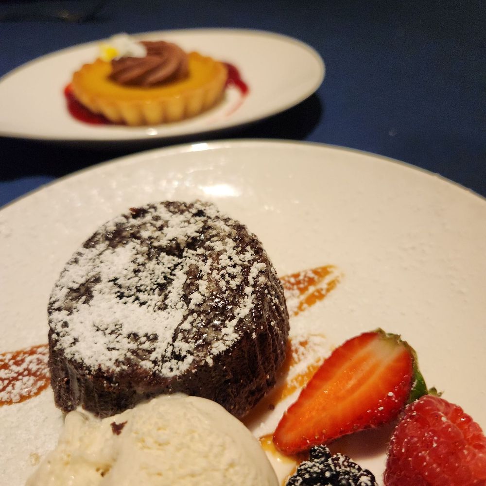 Pamplemousse Grille - Lava cake w ice cream - New American Near Me - Solana Beach, California