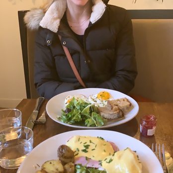 Aux Cerises - Eggs Benedict - Cafes Near Me - Paris 07, 75