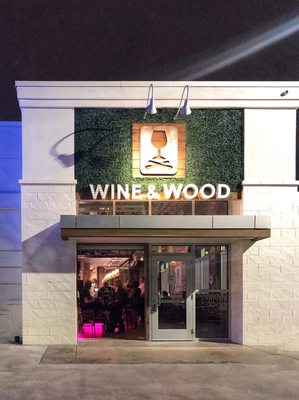 Wine & Wood by null